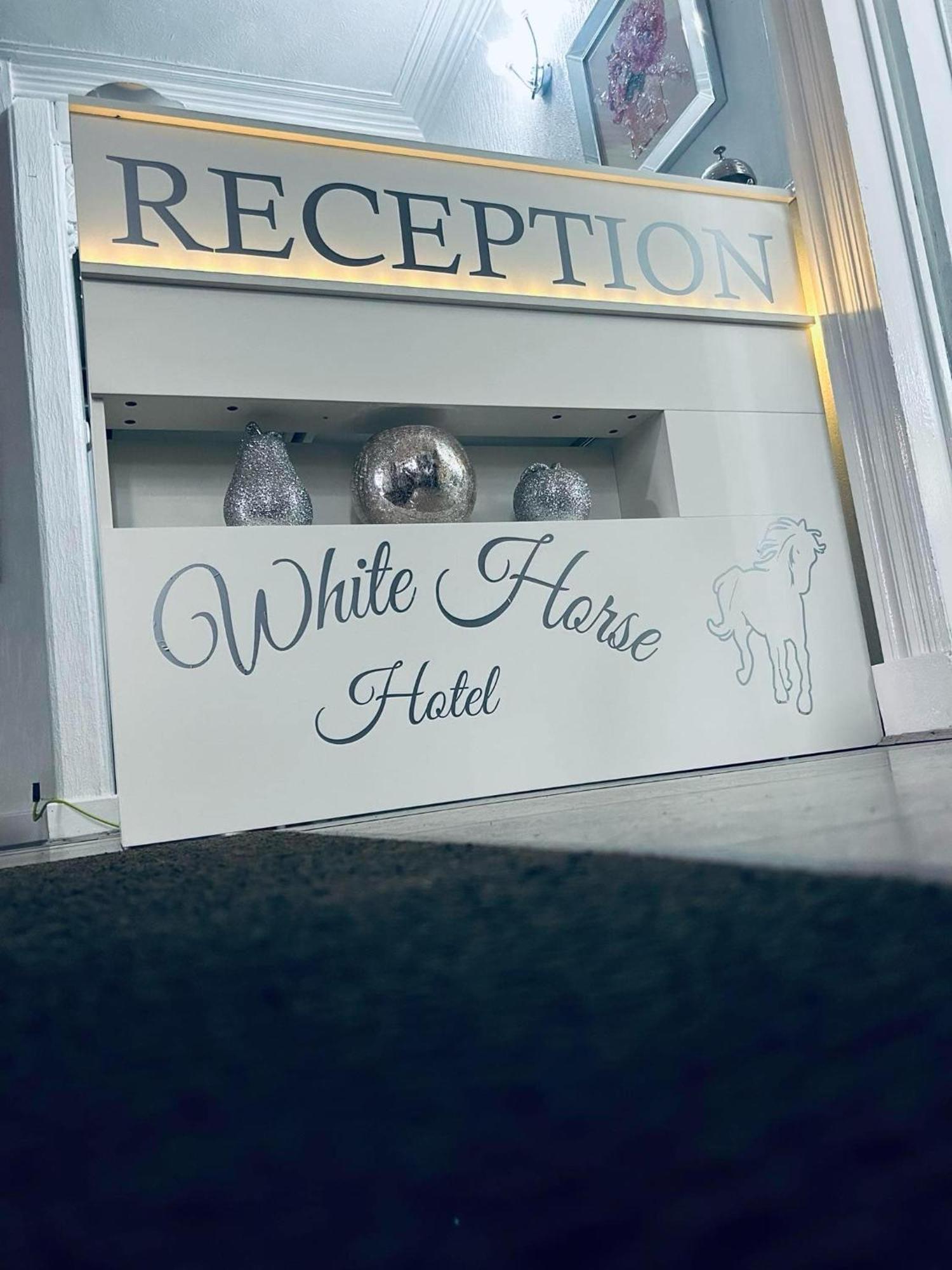 White Horse Hotel Strichen Bagian luar foto