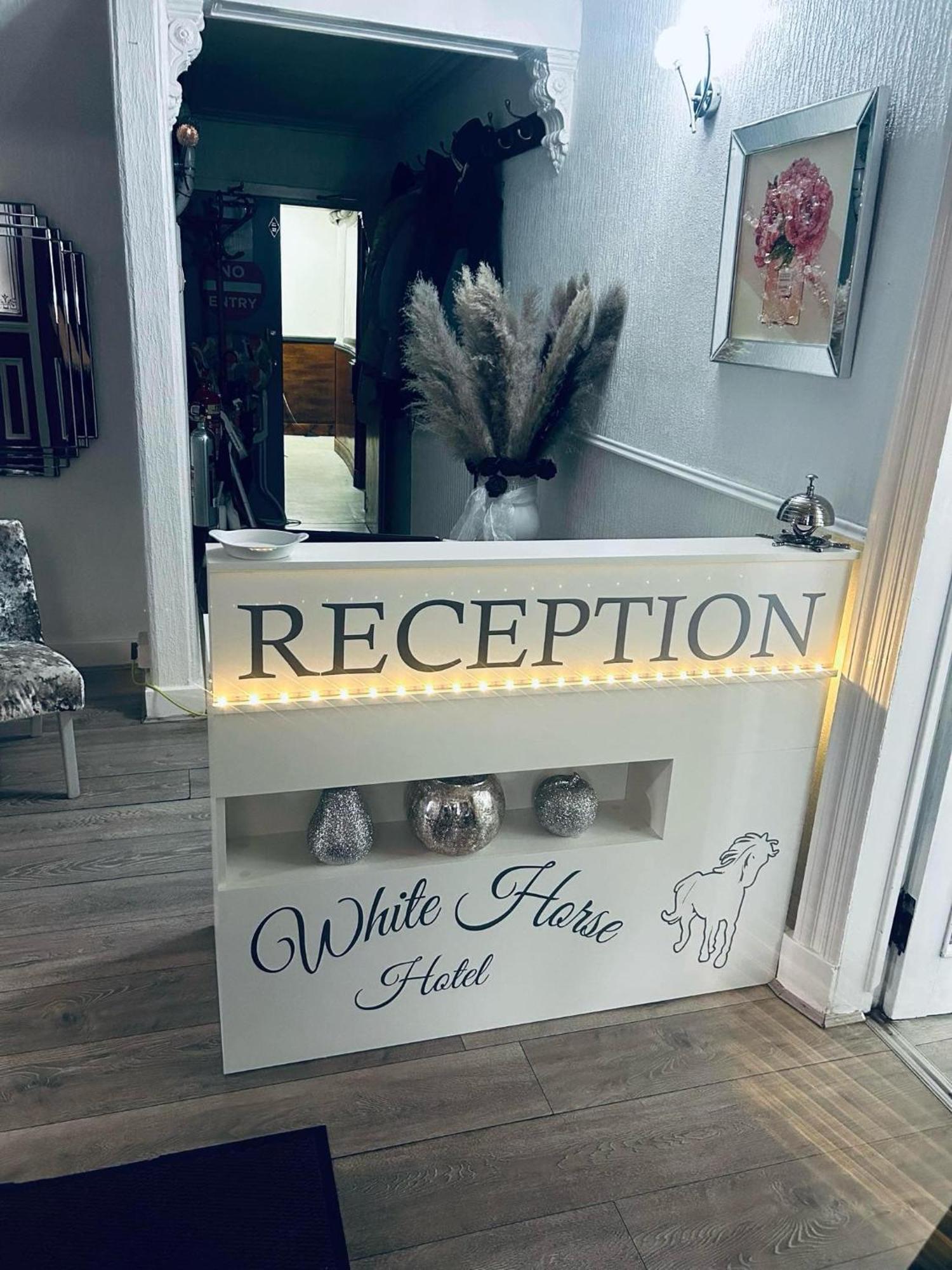 White Horse Hotel Strichen Bagian luar foto