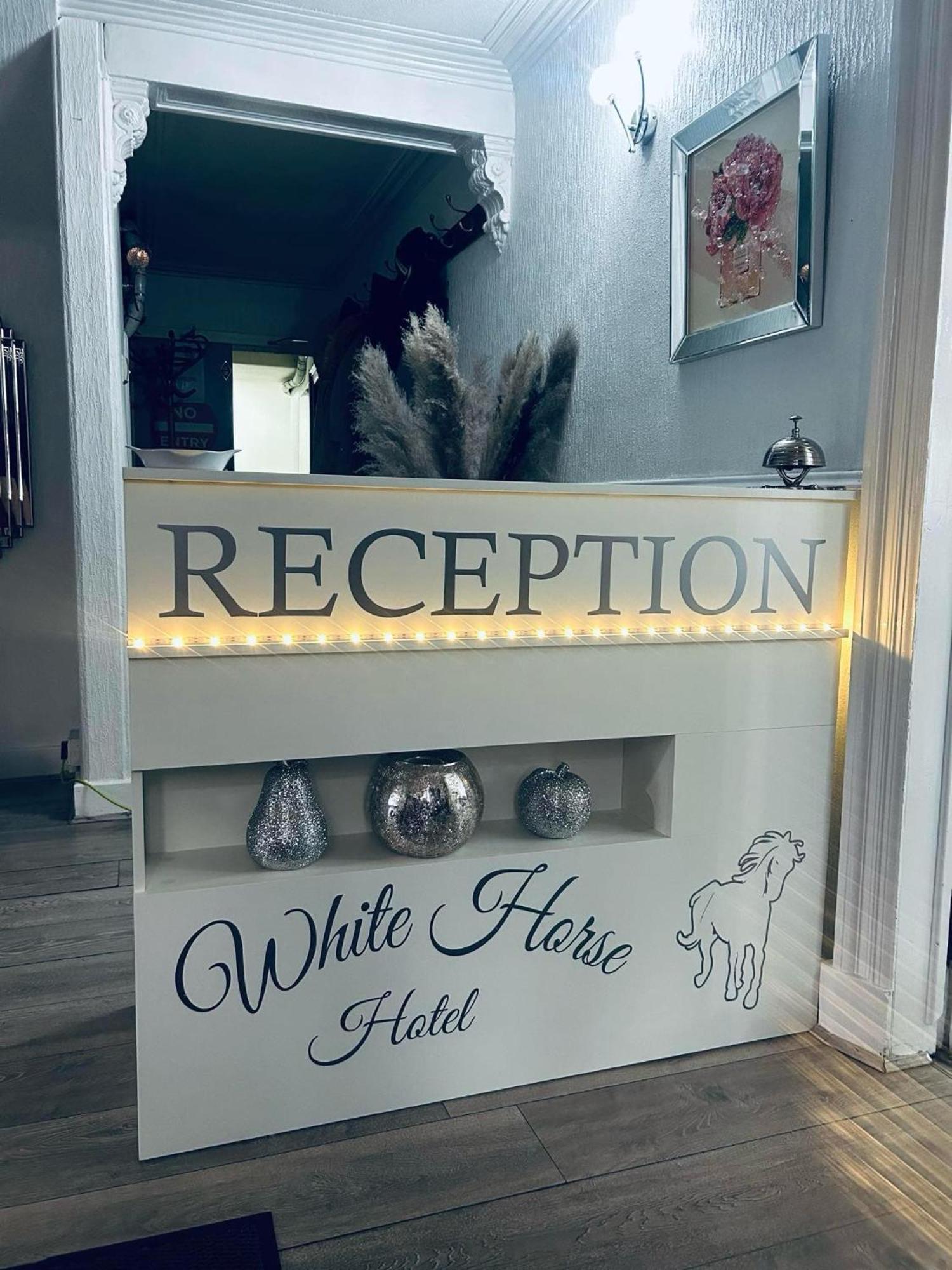 White Horse Hotel Strichen Bagian luar foto